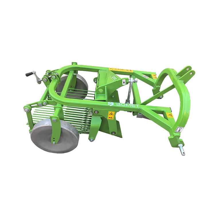 Zemiakový oblek namontovaný na traktor